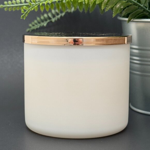 BBW White Gardenia White Barn Bath & Body Works 3 Wick Candle - Picture 2 of 10